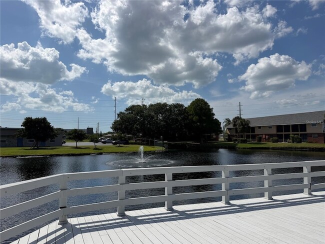 Building Photo - 200 Country Club Dr