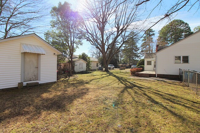 Building Photo - Fully Remodeled Home in the Heart of Belmont