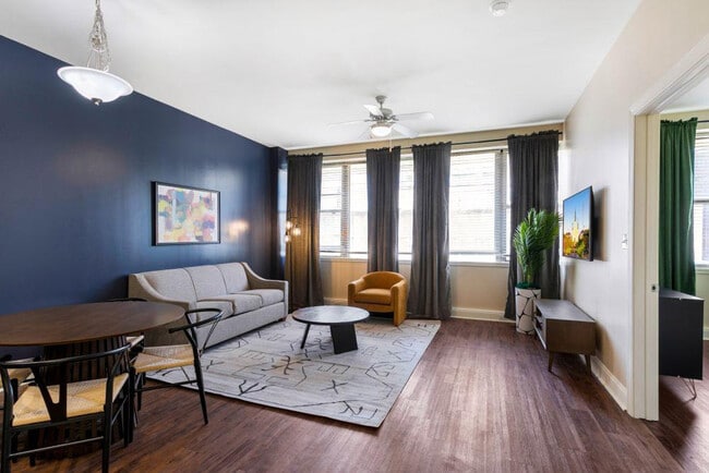 Building Photo - 925 Common St