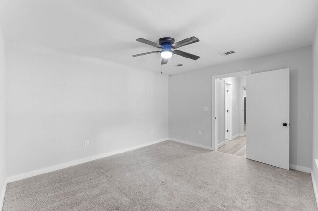 Building Photo - 4744 Young Rd