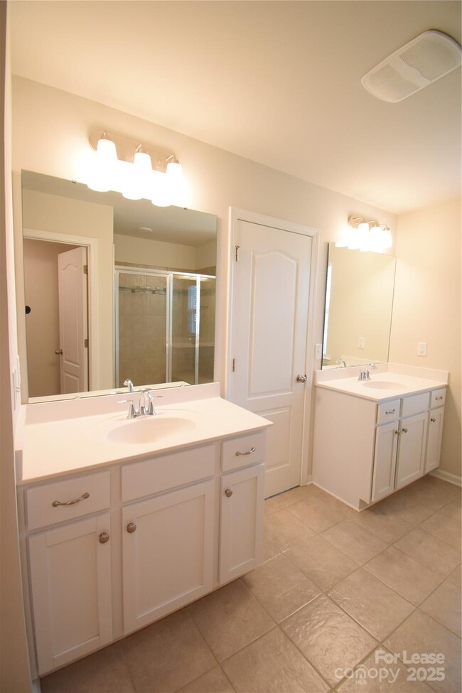Building Photo - 12120 Ardrey Park Dr