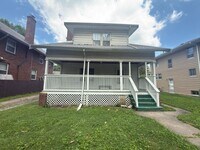 Building Photo - 1004 S Busey Ave