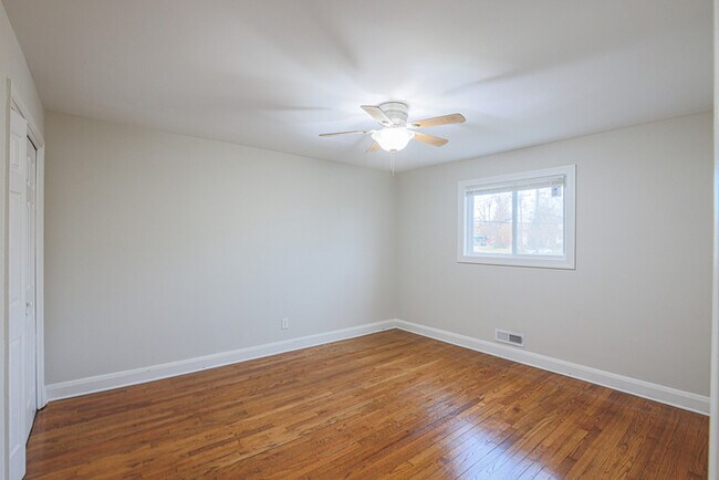 Building Photo - 3 Bedroom home Parkville with Parking