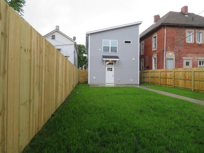 Building Photo - 90 N Princeton Ave