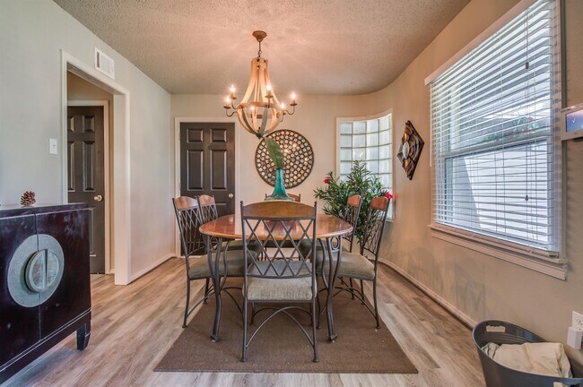 Building Photo - PRE-LEASING for AUGUST Move in - Recently Remodeled 4/2/1 near Texas Tech