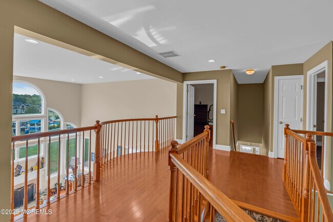 Building Photo - 6 Bane Ln