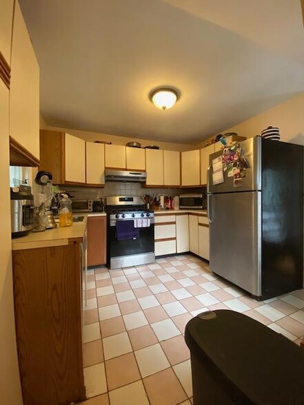 Building Photo - 15 Pleasant Pl