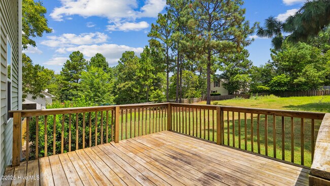 Building Photo - 110 Queens Cove Way