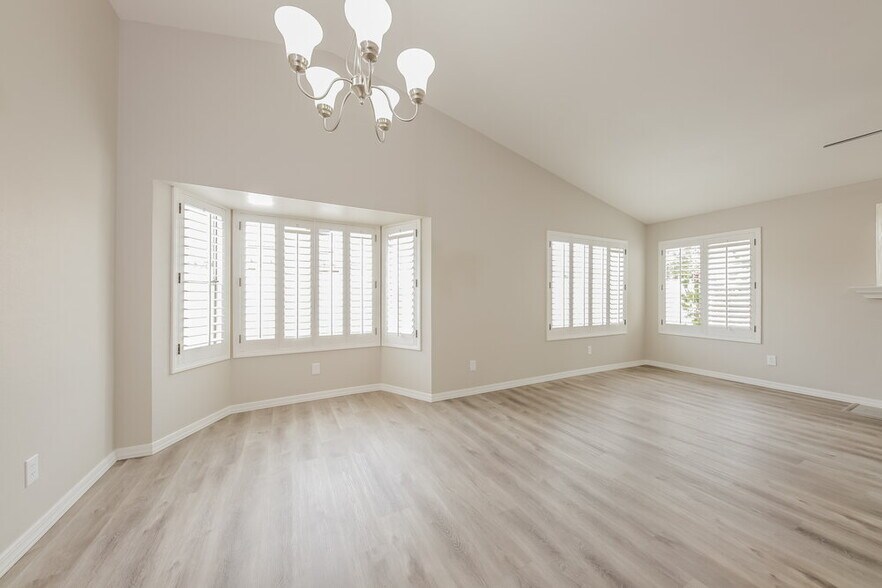 Building Photo - 8810 W Grovers Ave