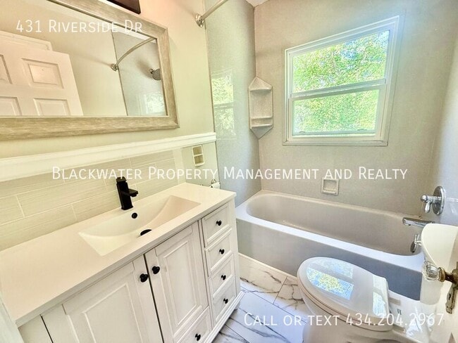 Building Photo - 431 Riverside Dr