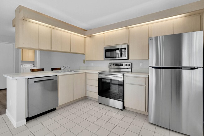 Building Photo - 8156 Chelsea 56c Ct