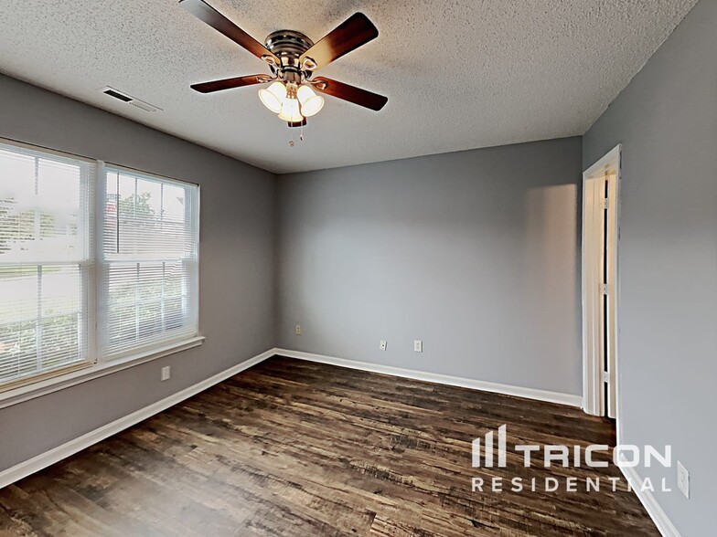 Building Photo - 5814 Coral Ridge Ln