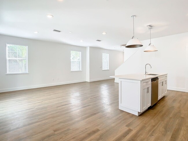 Building Photo - Brand New Craftsman Style Constructed Town...