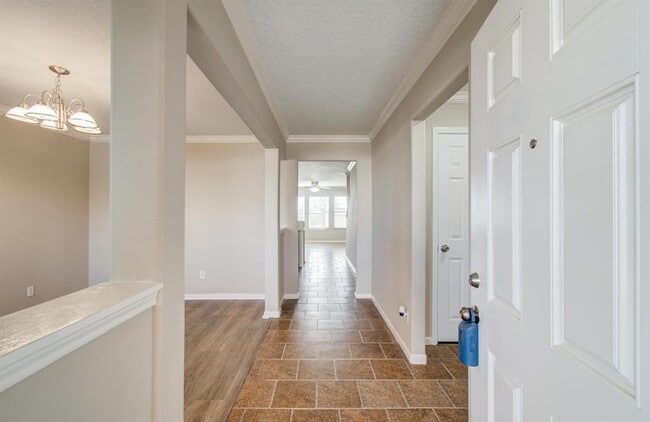 Building Photo - 1211 Reedpoint Dr