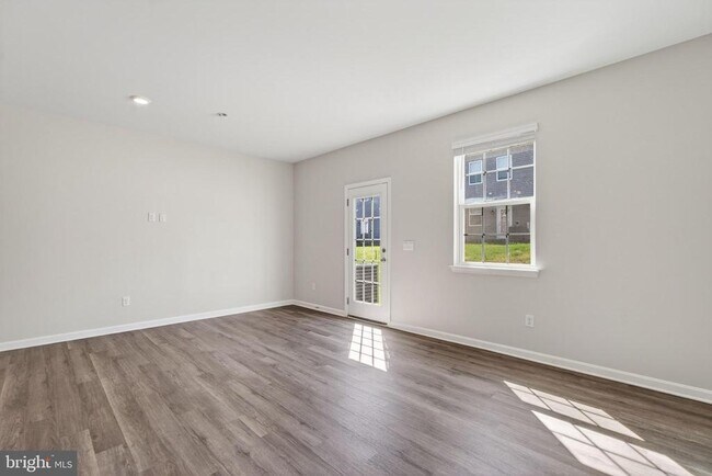 Building Photo - 183 Caterpillar Dr