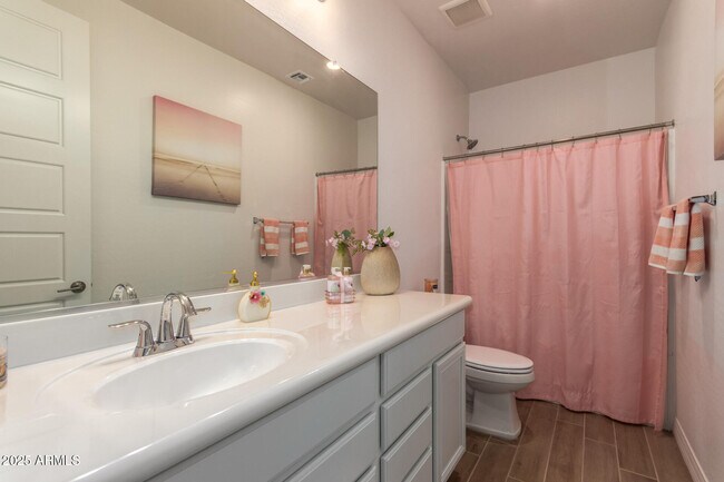 Building Photo - 5747 S Labelle