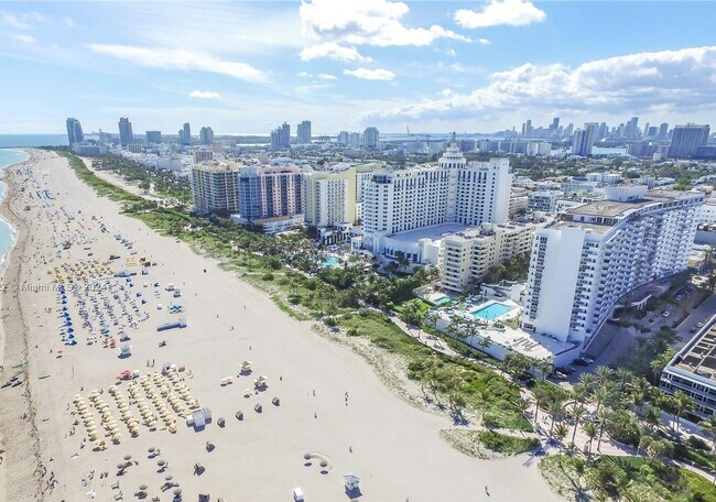 Building Photo - Amazing location: Close to Lincoln & the beaches: 1bed/1bath at the iconic Decoplage: available n...