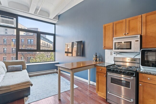Primary Photo - 12 Stoneholm St