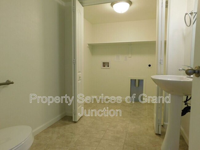 Building Photo - 654 Trinity Way