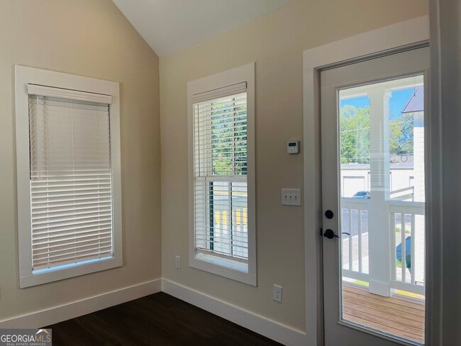 Building Photo - 103 Gardenia Ln