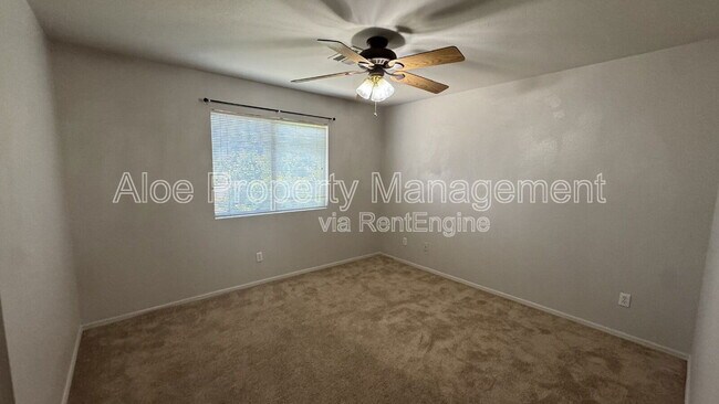 Building Photo - 491 W Ebony Way
