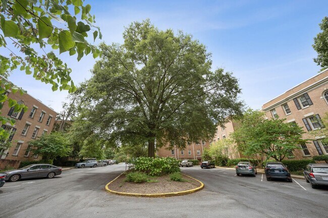 Building Photo - 2727 Ordway St NW