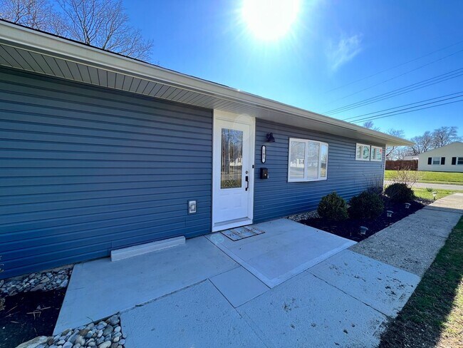 Building Photo - Quaint 4 Bedroom furnished Ranch Home in Mason Ohio