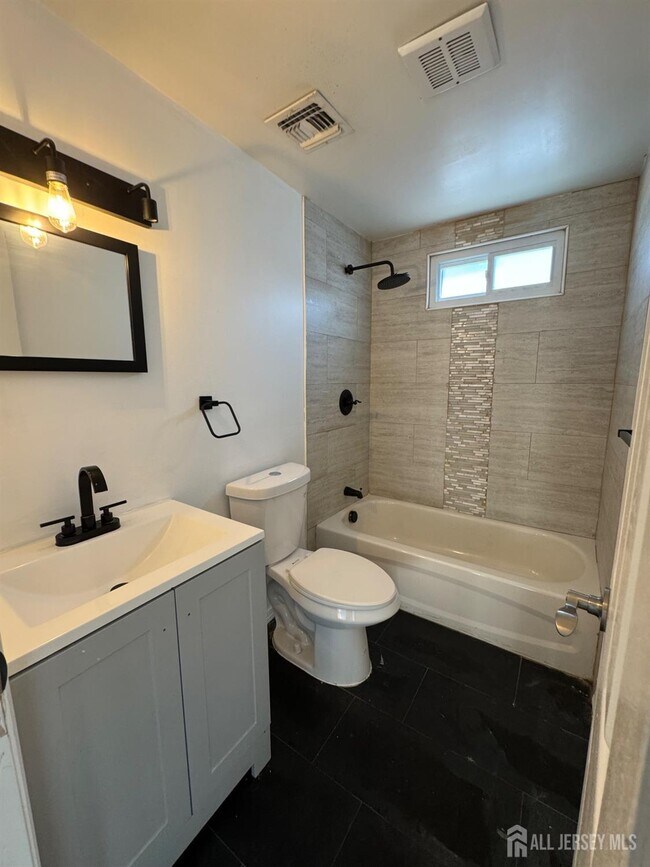 Building Photo - 150 Fabyan Pl