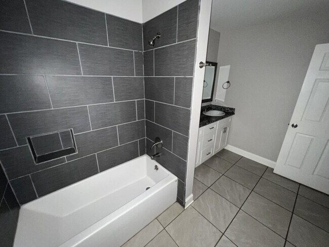 Building Photo - Spacious 4-bedroom 2.5-bathroom Home with Modern Upgrades