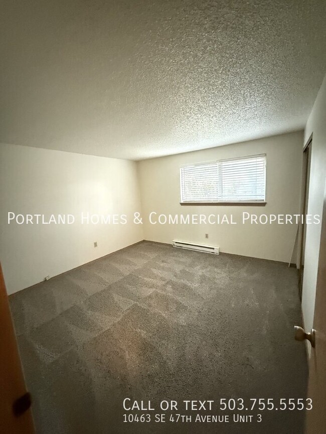 Building Photo - Milwaukie Triplex - 2 Bedroom