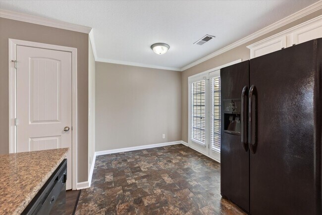 Building Photo - 343 Sam Houston Cir