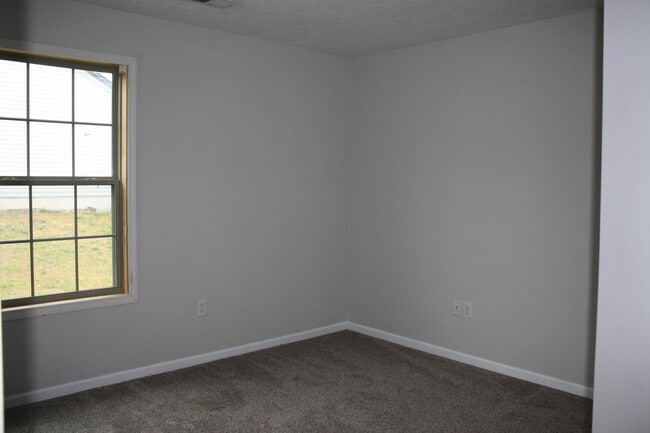 Building Photo - 913 Fieldstone Way