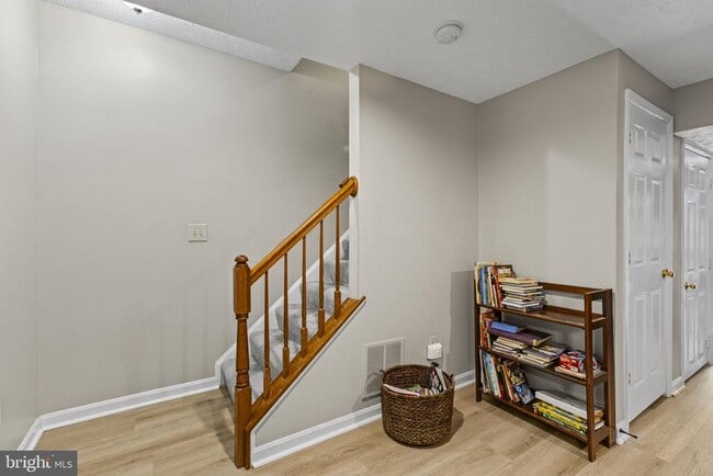 Building Photo - 7482 Digby Grn