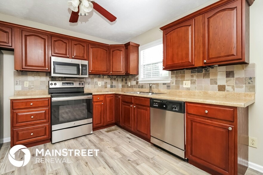 Building Photo - 5016 Trailwater Dr
