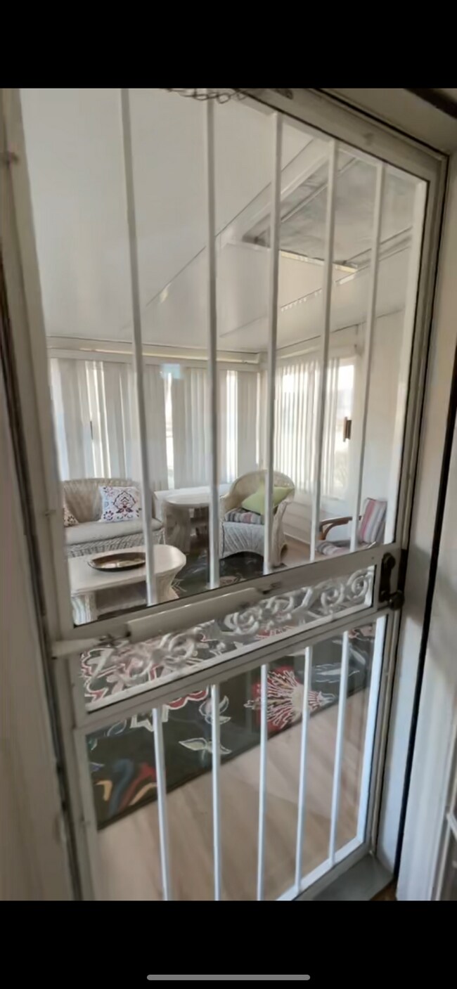 Building Photo - 500 Dandy Brush Ln W