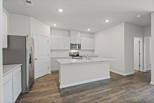 Building Photo - 4340 Oswin Dr