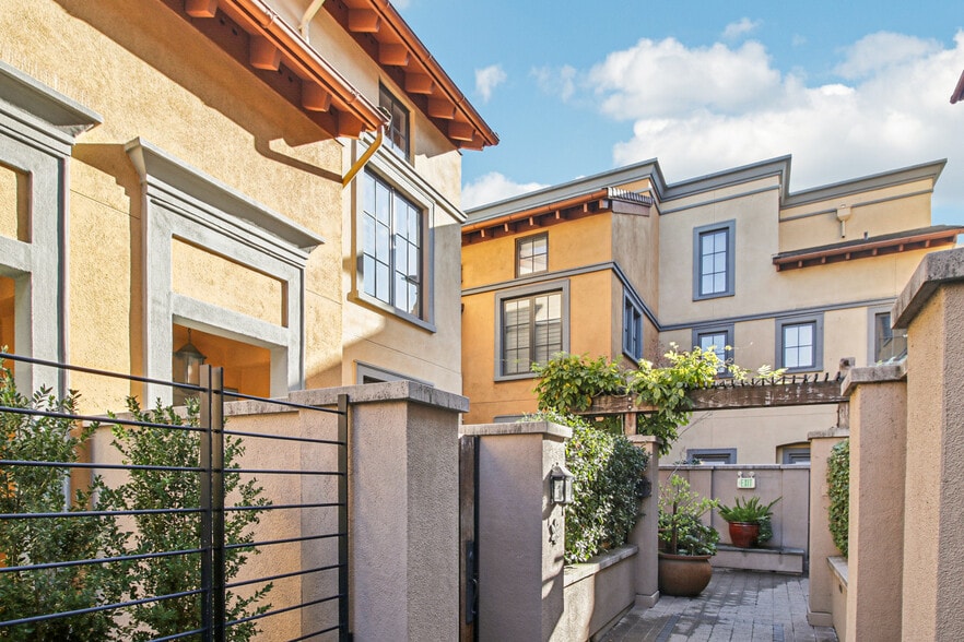 Building Photo - 356 Santana Row