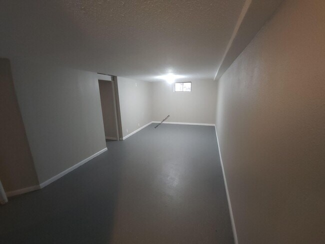 Building Photo - Charming & Comfortable Home in North County St. Louis