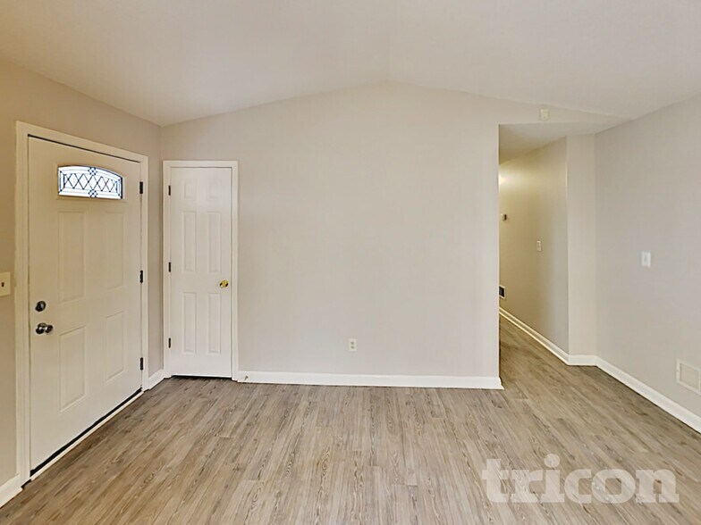 Building Photo - 199 Spring Dr