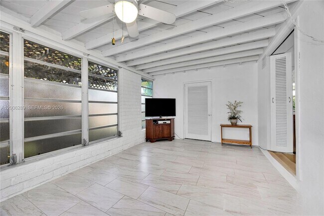 Building Photo - 5971 SW 48th St