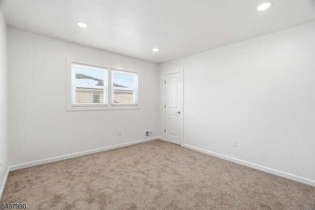 Building Photo - 114 Grove St