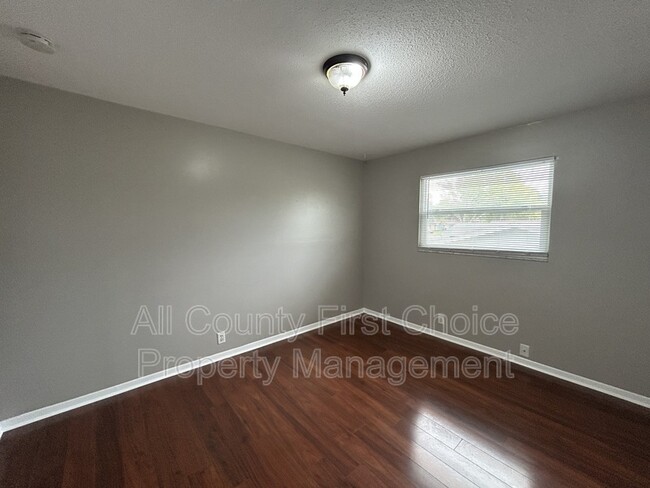 Building Photo - 2390 14th Ave SW