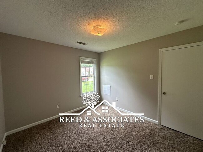 Building Photo - Bartlett Home Located in Quiet Cove!