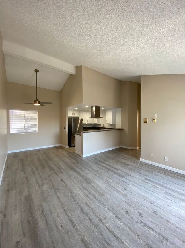 Interior Photo - 1429