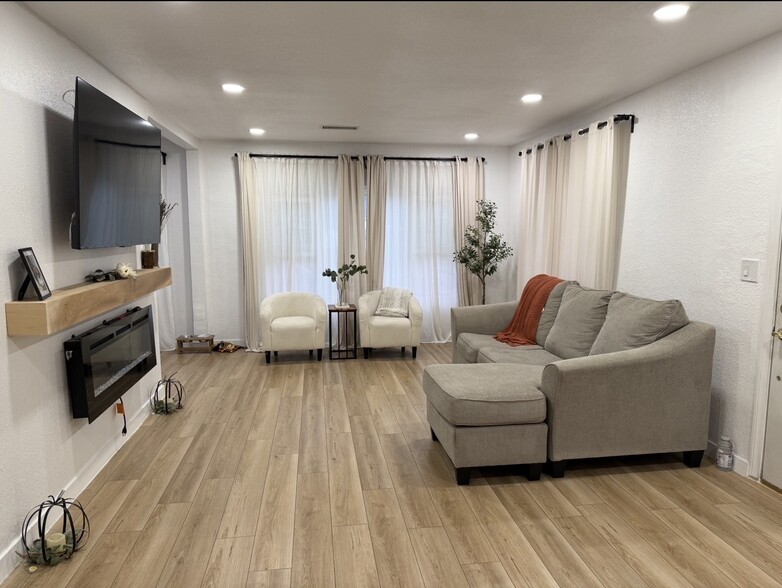 Building Photo - 7362 Loch Alene Ave