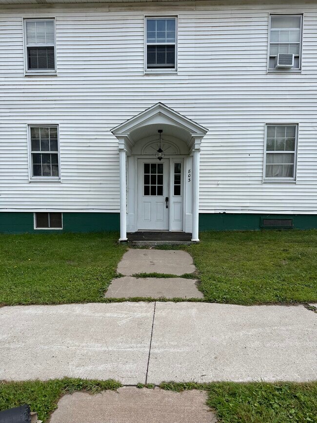 Primary Photo - 803 Young St