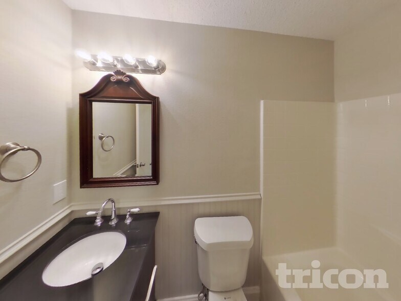 Building Photo - 12212 Rolling Ridge Dr
