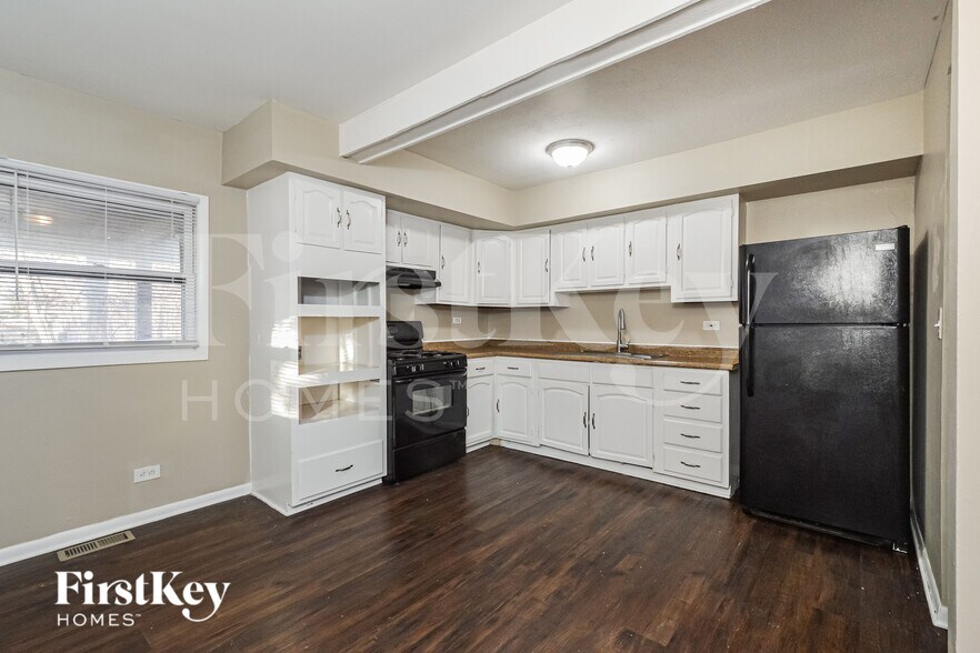 Building Photo - 26646 Elmwood Ave