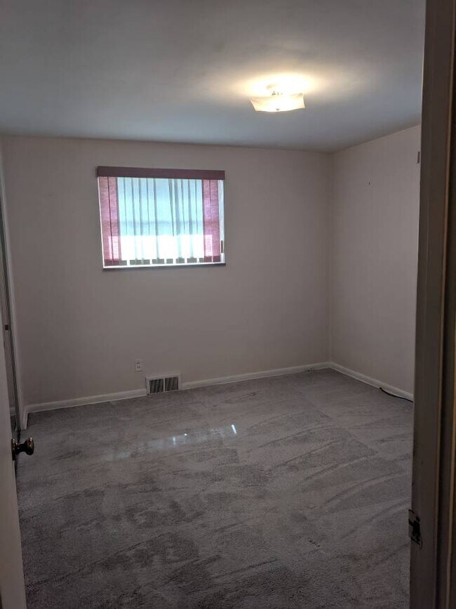 Building Photo - 3002 Mintwood Dr