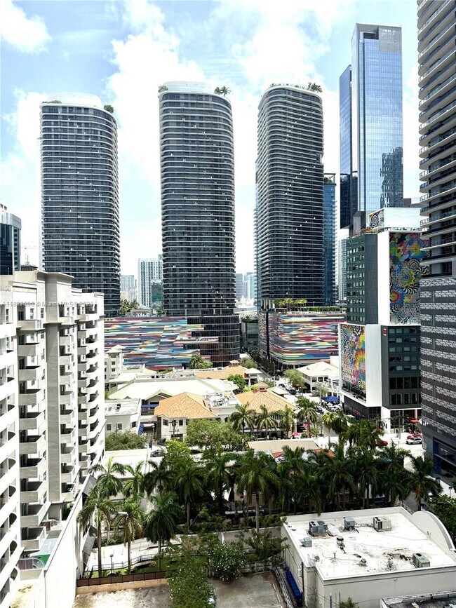 Building Photo - 1100S S Miami Ave